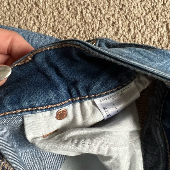American Eagle Distressed Hi Rise Jean Short - Picture 4 of 4